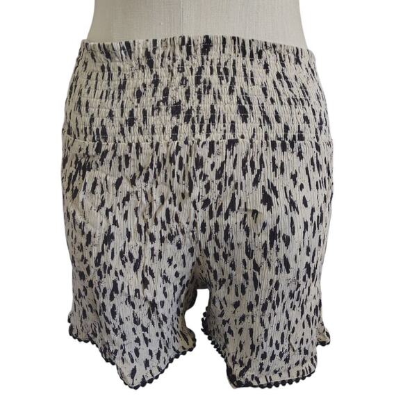 3 Dot Leopard Shorts Cream Black Womens Size Medium - Picture 2 of 3